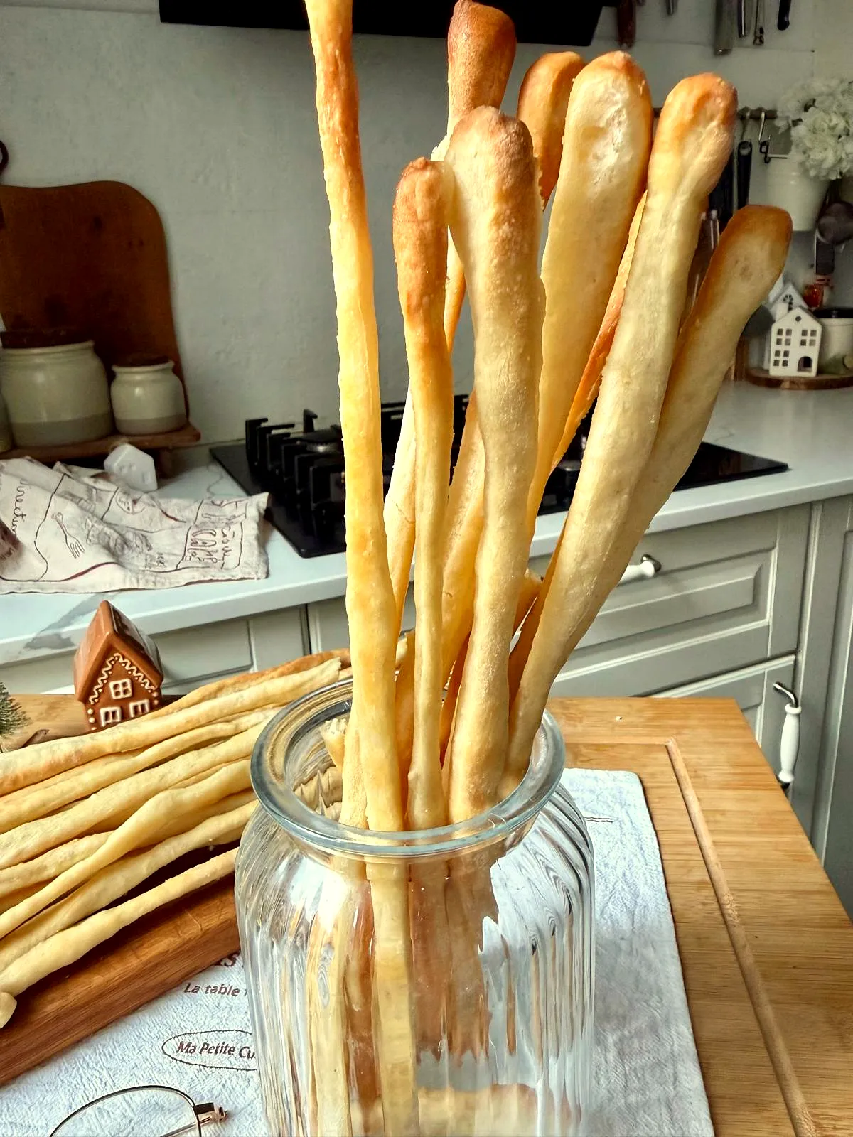 Grisine de Casă Crocante – Rețeta Simplă din 4 Ingrediente