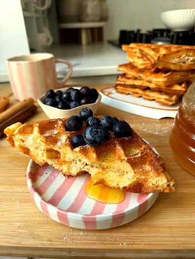 The Best Homemade Waffles: Fluffy, Crispy, and Ready in 10 Minutes!