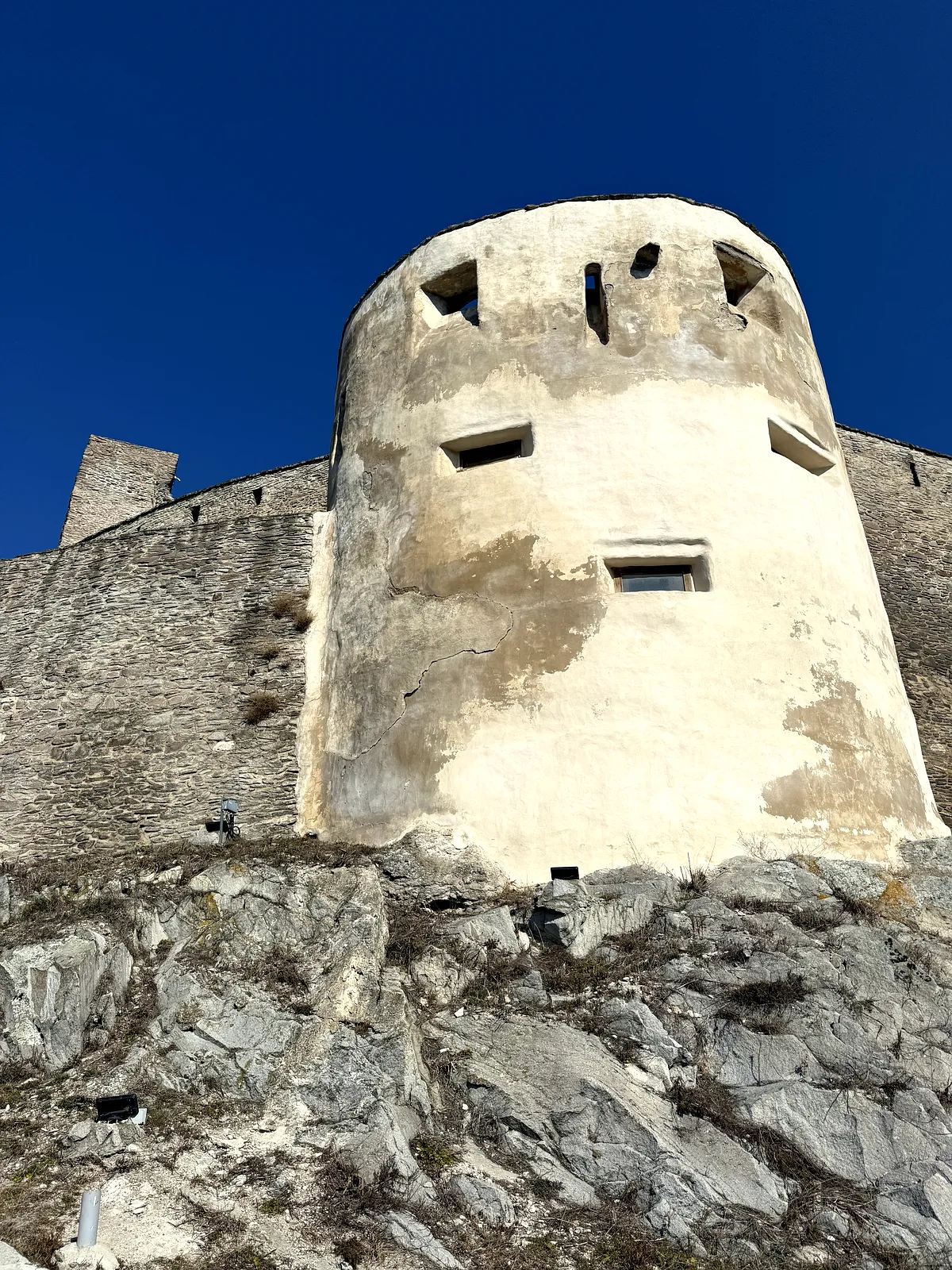 Cetatea Deva și Sarmizegetusa Regia: O Incursiune în Istoria Daciei