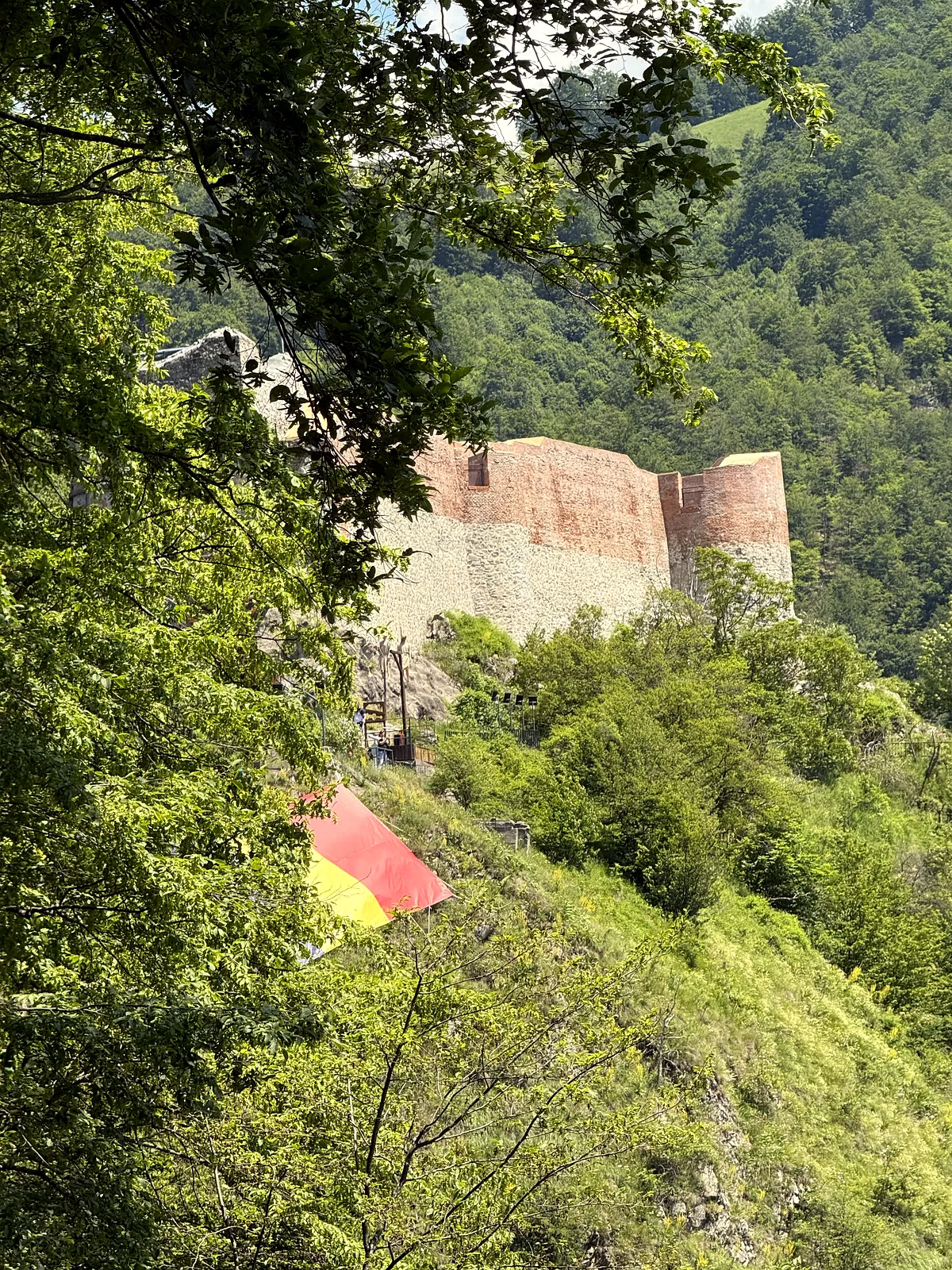 Cetatea Poenari: Fortăreața din Norii Argeșului