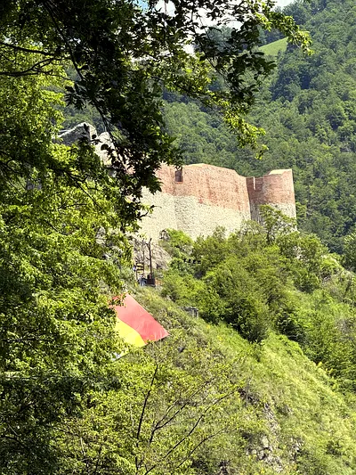 Cetatea Poenari: Fortăreața din Norii Argeșului