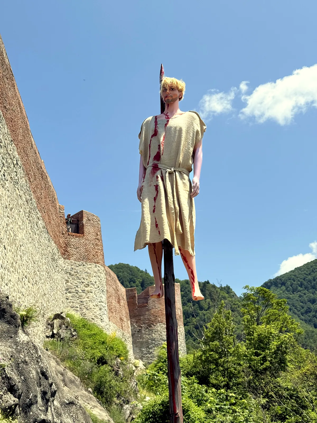Cetatea Poenari: Fortăreața din Norii Argeșului