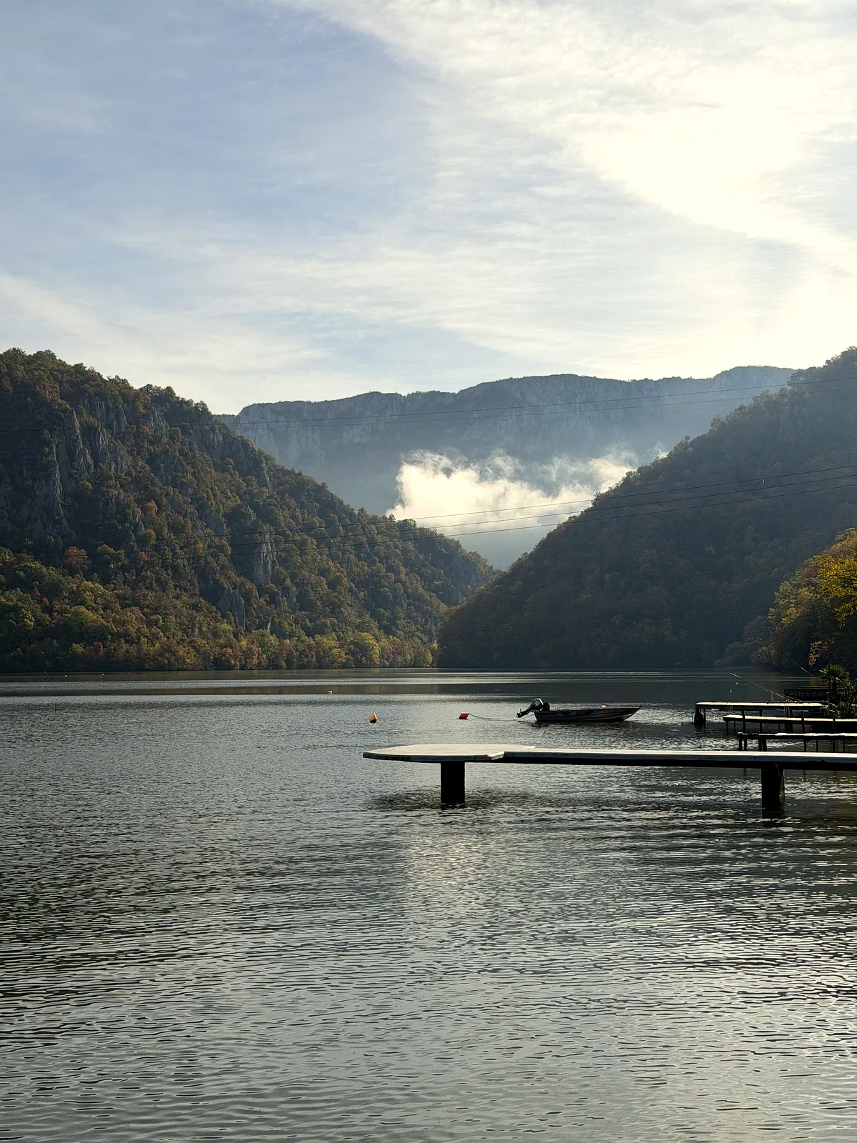 Golful Mraconia: Pescuit, Liniște și Copii Fericiți pe Dunăre