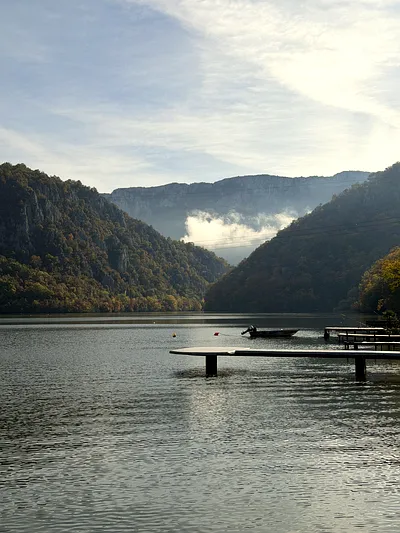 Golful Mraconia: Pescuit, Liniște și Copii Fericiți pe Dunăre