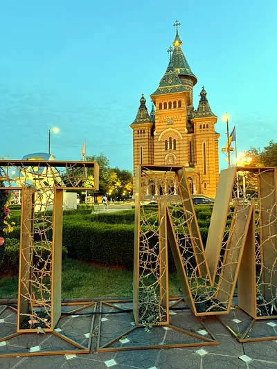 Timișoara: Primul Oraș Liber și Farmecul Micăi Viene