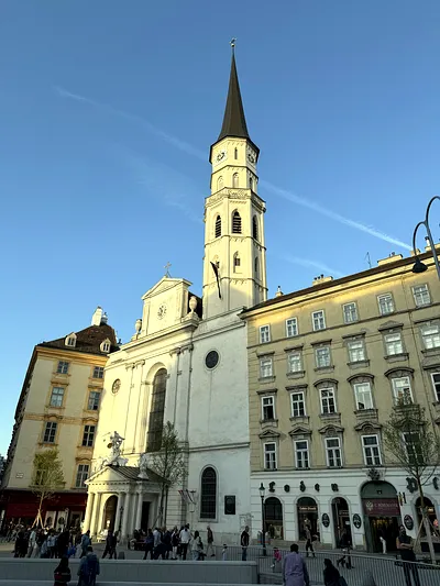 Centrul Vienei: Plimbări Imperiale și Celebrul Șnițel Vienez